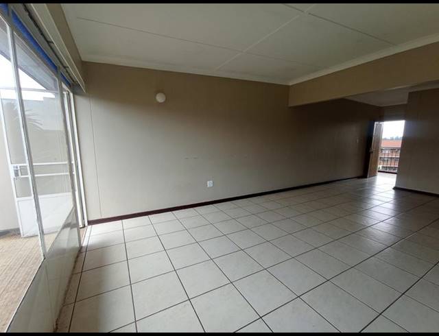 2 BEDROOM PROPERTY TO RENT IN FLORIDA LAKE